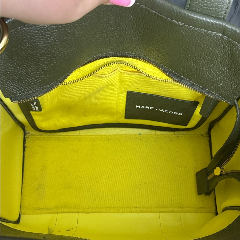 Marc Jacobs medium Olive Green Tote with Gold Accents - Picture 4 of 5